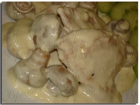 Курица в грибном соусе Булочки «Лакомка»