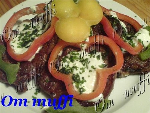 СВИНИНА ЗАПЕЧЁННАЯ В МАЦОННОМ МАРИНАДЕ Сделать маринад для мяса: Мацони +соль + лук репч