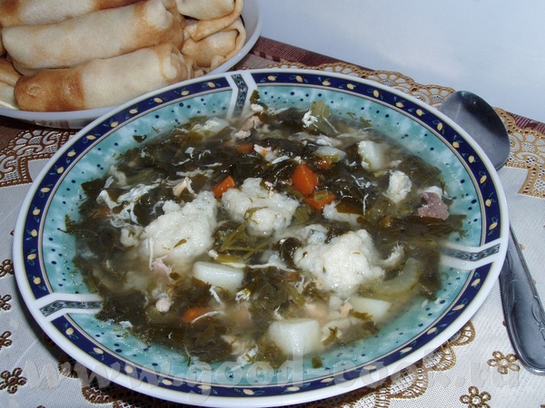 Сейчас поужинали Зелеными щами с манными клецками и блинчиками