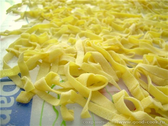 На неделе родные захотели Лагман по йогурски и куриный бульон, я приготовила к ним домашнюю лапшу золотого цвета - 4