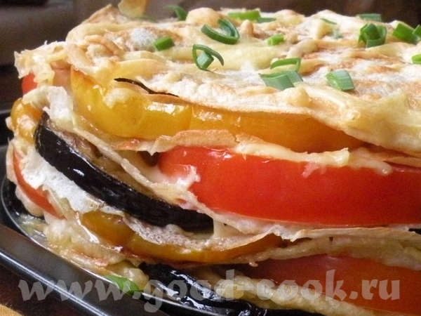 БЛИННЫЙ ТОРТ С ОВОЩАМИ Потребуется:2 стакана муки,2 яйца,стакан молока,3 помидора,2 кабачка или цук... - 3