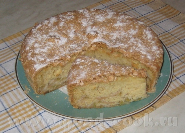 Пирог воздушный с яблоками 6 яиц, 1,5 стакана сахара, 1,5 стакана муки, щепотка соды, 4-5 яблок