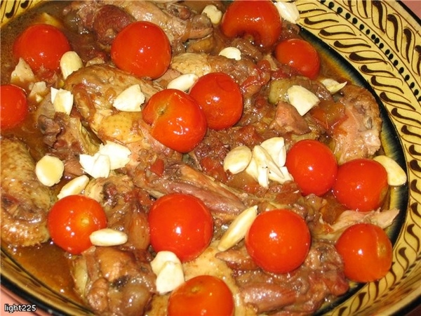 Марокканское жаркое из курицы с помидорами, медом и кишмишем (изюмом) Это жаркое подают в ресторане...