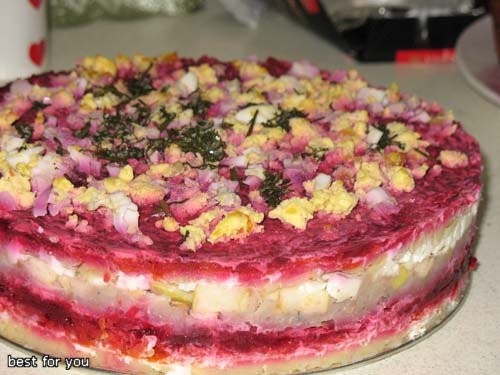 Вот он мой салатик По составляющим продуктам - это обыкновенная шуба, но по внешнему виду ОВОЩНОЙ Т...