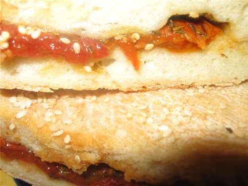 Из второй половины теста я сделала две лепешки побольше и потолще (вкусы в семье разные) - 4