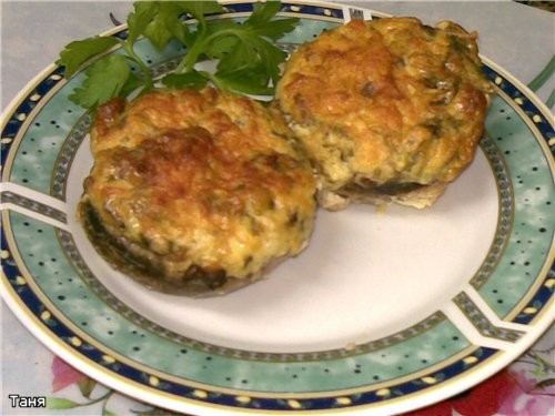 Шампиньоны,фаршированные сыром и шпинатом,запеченные У меня оставалось грамм 150 начинки от Самбуса... - 2