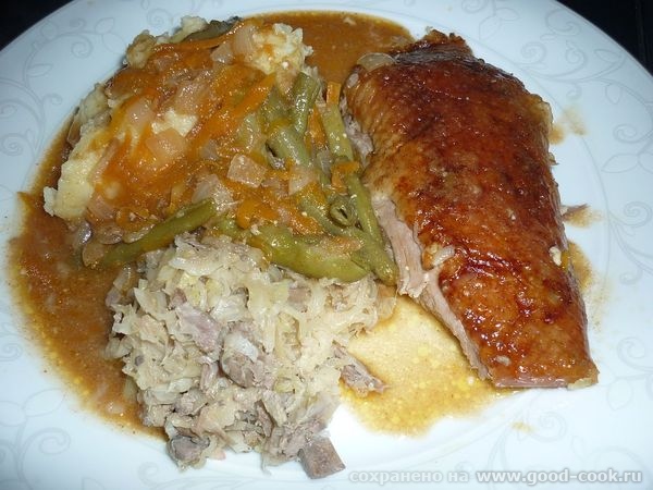 на горячее была фаршированная кислой капусткой с вареными потрошками утка, я ее запекаю в духовке 3 часа- мясо тает во р... - 2