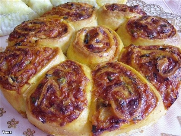 Пирог с копченой курицей,грибами и сыром