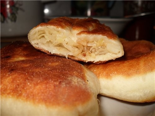 Пирожки с капустой Из этого же теста Пирожки с яблоком Пирожки со сгущенкой