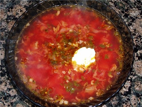 Борщ с салом 500 г мяса на кости 50 г сала большая свекла 2 картофелины четверть кочана капусты лук...