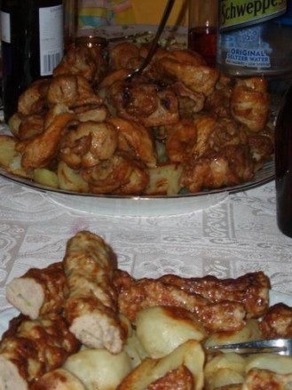 На дессерт,фрукты,три торта