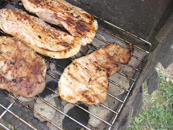 мясо на решетке