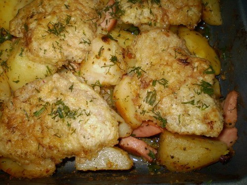 Карточка в духовке с биточками Картошка, 2 сардельки, луковица, соль, перец, майонез, кетчуп, горчи... - 2