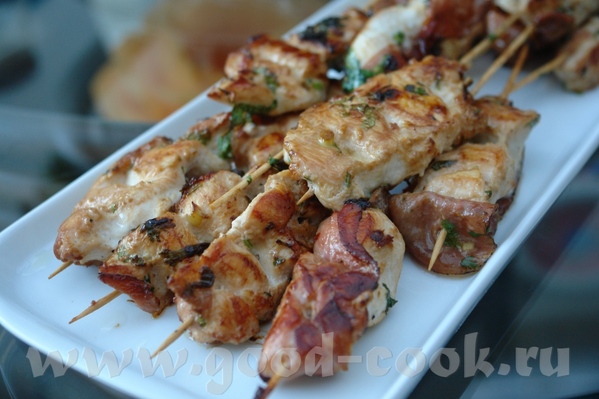 ШПАЖКИ ИЗ КУРИЦЫ С БЕКОНОМ 600 г куриных грудок 120 г тонко порезанного бекона 2 зубчика чеснока 10...