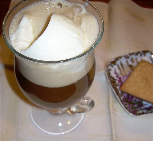 КОФЕ ГЛЯСЕ «Хороший кофе должен быть крепок, как рукопожатие, сладок, как поцелуй женщины, и черен,...