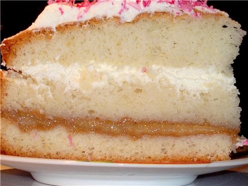 Тортик из серии "Гости на пороге" - бисквит, фейхоа с сахаром был и взбитые сливки приятельницам пр...