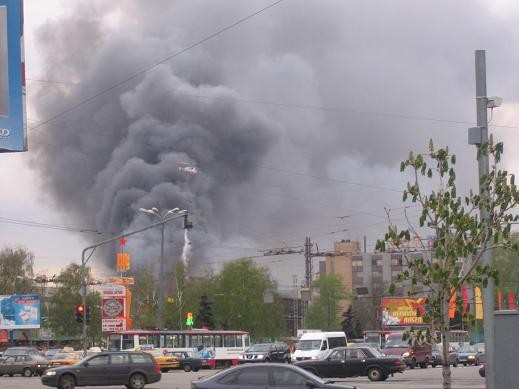 а это в начале мая тушили пожар на Площади Ильица завод Серп и молот,отличная работа МЧС,но как обы... - 3