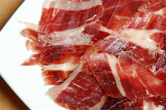 Хамон (jamуn)- это свиной сыровяленый окорок