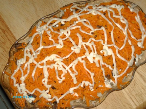 7. Салат "Лисий хвост" (от olsen, селёдку заменила на курицу - очень вкусный салат!) 8. "Незатейлив...
