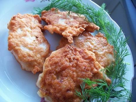"золотые" котлетки очень простые куриные котлетки, а название из за цвета 1 яйцо 1 средняя луковица...