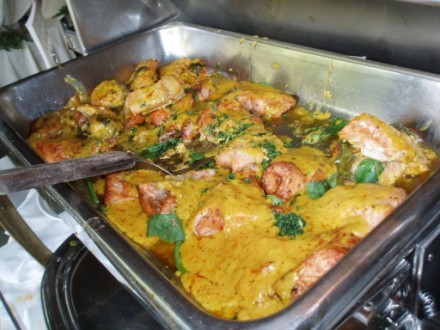 Лосось запеченый в горчичном каком-то соусе,очень вкусно На моей тарелке,моллюски,салатика немножко...