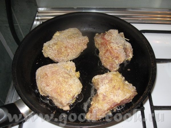 На этом этапе можно немного (если необходимо) подсолить и поперчить мясо - 4