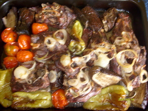 Запеченная Баранина с Розмарином и Овощами * Ингредиенты * 2кг баранины * 1 бутылка " Боржоми * сол...