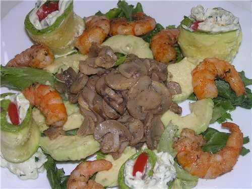 Девочки, сегодня приготовила вкусный салатик, холодилькик освобождаю , перед отъездом