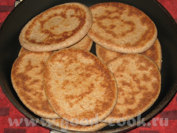 ПИТЫ ИЗ ЦЕЛЬНОЙ МУКИ И РЖАНО-ПШЕНИЧНОЙ КРУПКИ А я для своих сегодня лепёшек навертела,по-быстрому