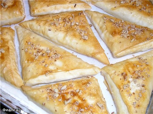 И для гостей: Самбусики с яблочно-апельсиновой начинкой с медом и орехами Творожные треугольнички о...