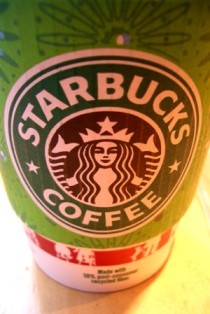 Логотип Starbucks, как в прочем и сама компания, представляет собой огромный интерес для всех кто х...