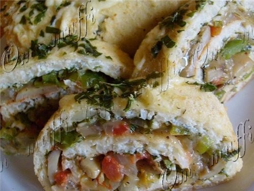 Ну вот, я переехала в новый домик и хочу открыть его, очень вкусным, рулетом к завтраку от Такой рулет можно сделать накануне вечером и утром поставить его в д...