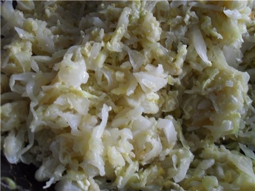 Пирожки с капустой Тесто: Сделать опару из дрожжей, молока, сахара, муки - 2