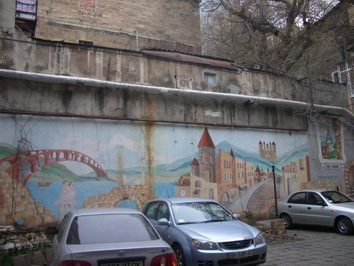 Стена во дворе по ул