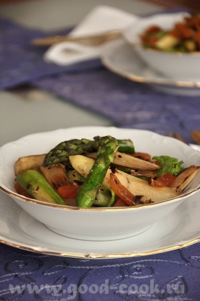 Теплый салат из спаржи с курагой и фундуком Салат с языком и яблоком