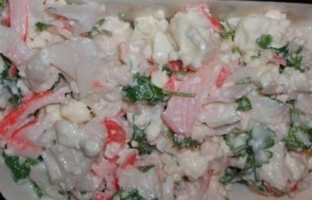 Салат из брынзы и крабовых палочек - 2