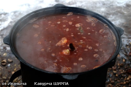 Дальше закладываем перец болгарский – соломкой нарезанный, помидоры (или запрвку, как было сказано)... - 4