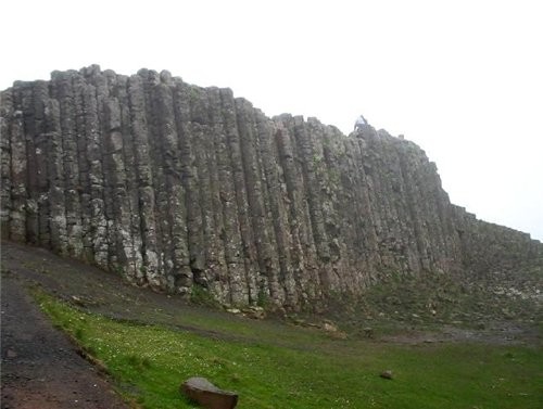 Giant&#39;s Causeway- доро&#769;га гига&#769;нтов — местность, где находятся около 40 000 соединенн...