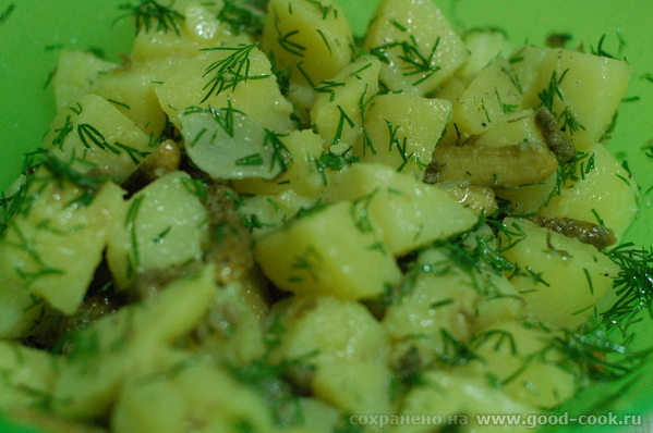 Салат картофельный с каперсами и укропом