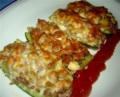 Calabacines rellenos con carne 1 кабачок 1 томат 1 луковица 2-3 дольки чеснока 400г фарша мясного 1...