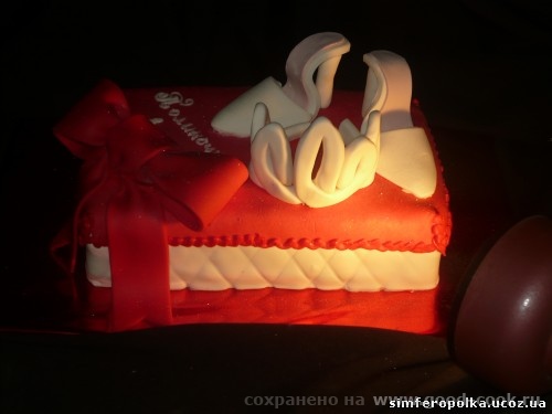 торт с короной и туфельками торт с пинетками - 2