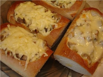 У меня гарячие бутерброды с курицей и грибами