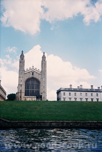 одно из самых узнаваемых зданий - King&#39;s College Chapel Часовня строилась при короле Генрихе VI...