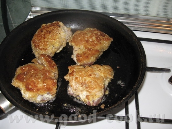 На этом этапе можно немного (если необходимо) подсолить и поперчить мясо - 5