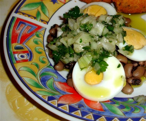 Салат из фасоли (португальская кухня) К фасоли в салатах у меня всегда было равнодушное отношение,...