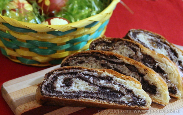 Рулет с маком, орехами и изюмом.
