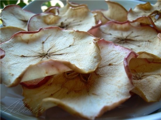 Сегодня предлагаю вам много функциональный рецепт "Яблочных чипсов" который подойдет как для салато...