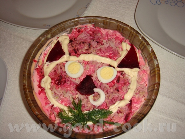 селедка под шубой, с вот такой коровкой мимоза с горбушей крабовый салатик с грибами "оливье" салат...