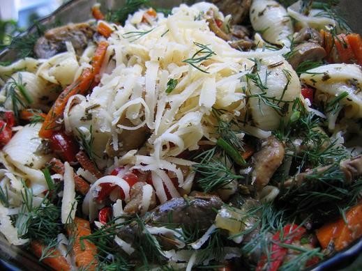 салат из макарон и маринованных грибов яблочные пирожные и делала баклажанную икру,по сценарию каба...