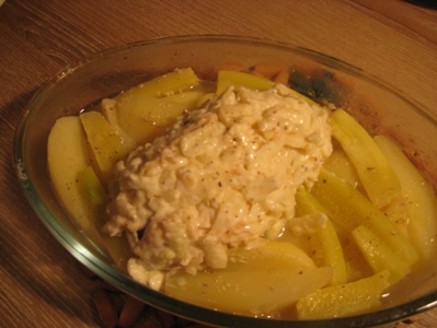 Рулетики из свинины с яблоком, сыром и горчицей Понадобится свиной шницель, небольшое зелёное несла... - 7